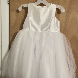 Girls Size 5 David’s Bridal flower girl dress.